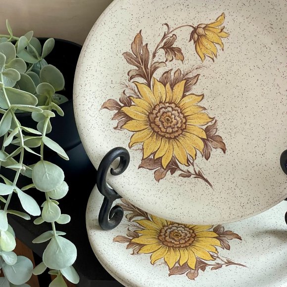 Set of 3 | Vintage (1970s) Wood & Sons “Sundowner” Bread & Butter Plates - Picture 2 of 5